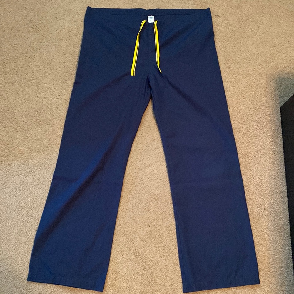 Navy Blue Wink Scrubs ~ Size Medium Unisex